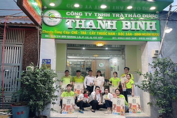 Hình ảnh đội ngũ nhân viên công ty thảo dược Thanh Bình